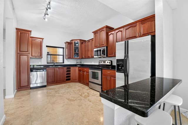 1620 Presidential Way # 402, West Palm Beach FL 33401 - West Palm Beach, FL - Photo 5