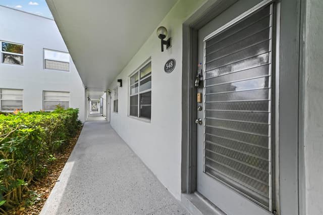 548 Capri L, Delray Beach FL 33484 - Delray Beach, FL - Photo 2