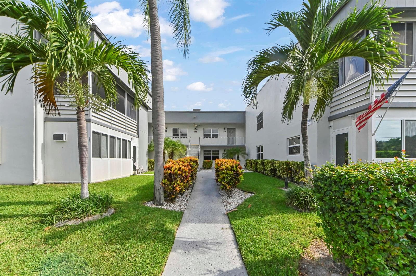 548 Capri L, Delray Beach FL 33484 - Delray Beach, FL - Photo 1
