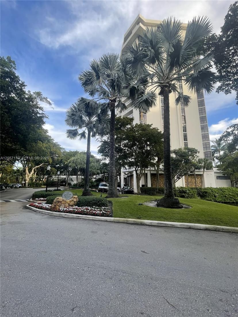 1000 Quayside Ter # 1807, Miami FL 33138