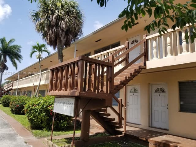 280 SW 11th Ave # 18, Hallandale Beach FL 33009 - Hallandale Beach, FL - Photo 2