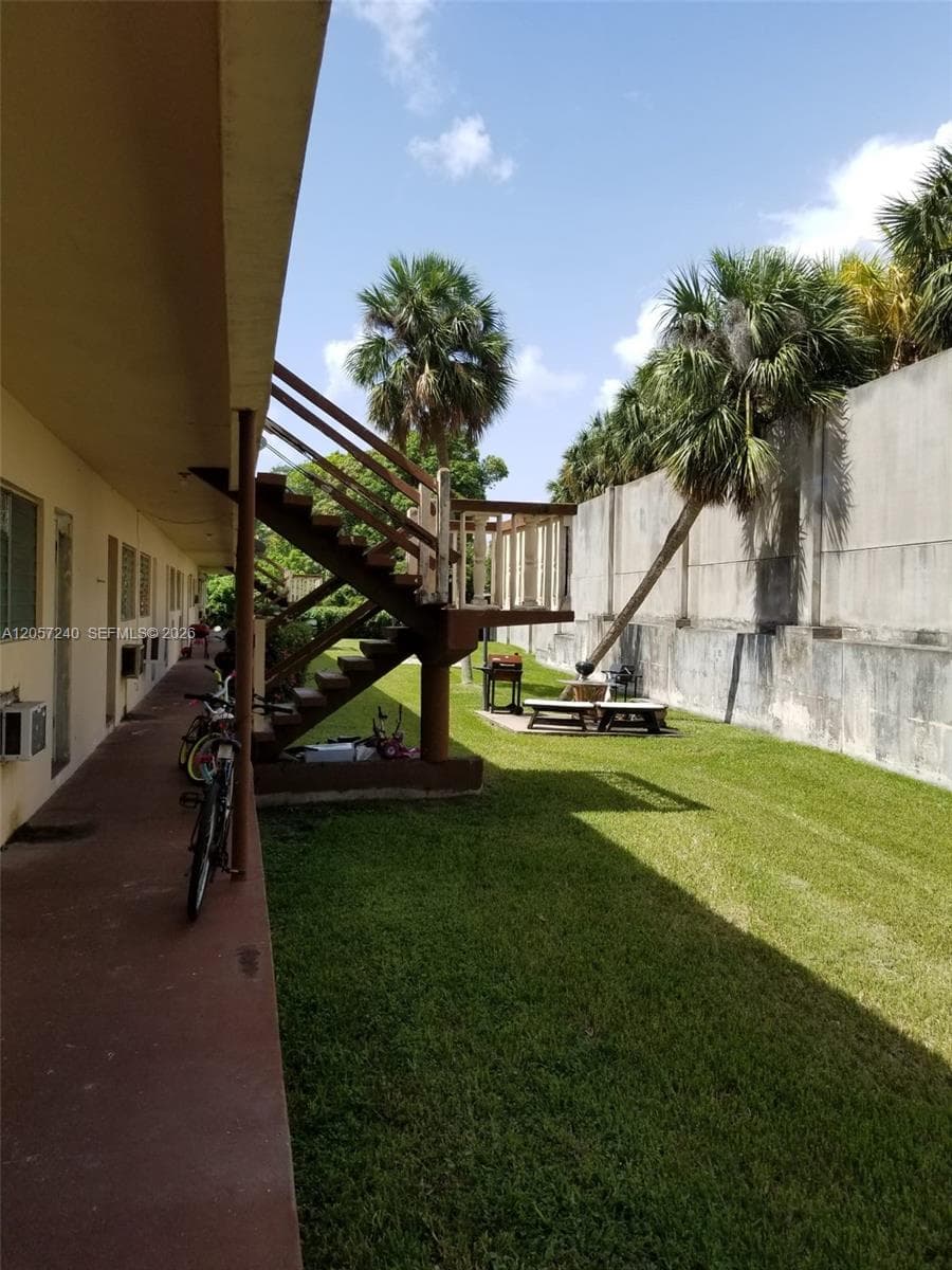 280 SW 11th Ave # 18, Hallandale Beach FL 33009