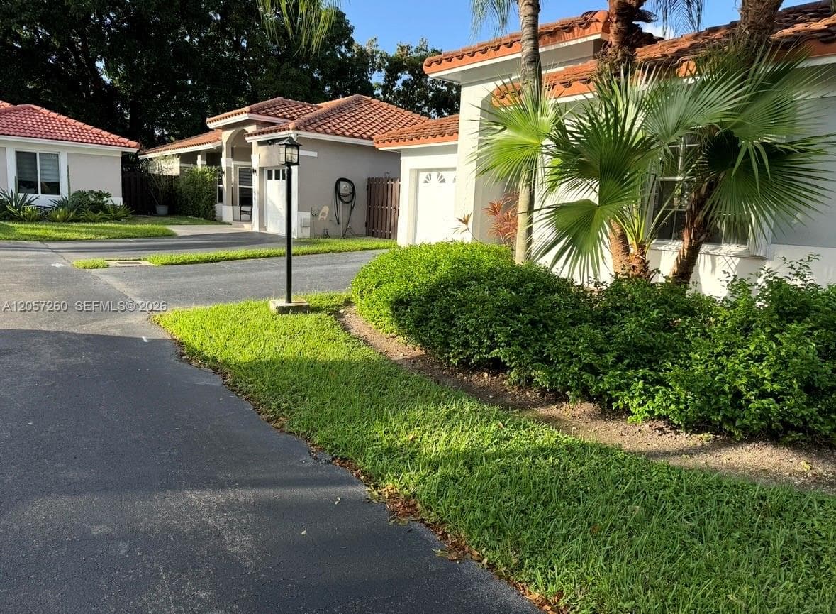 5758 NW 97th Pl, Doral FL 33178