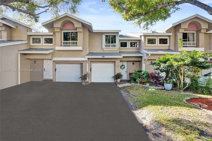 2260 W Discovery Cir W, Deerfield Beach FL 33442