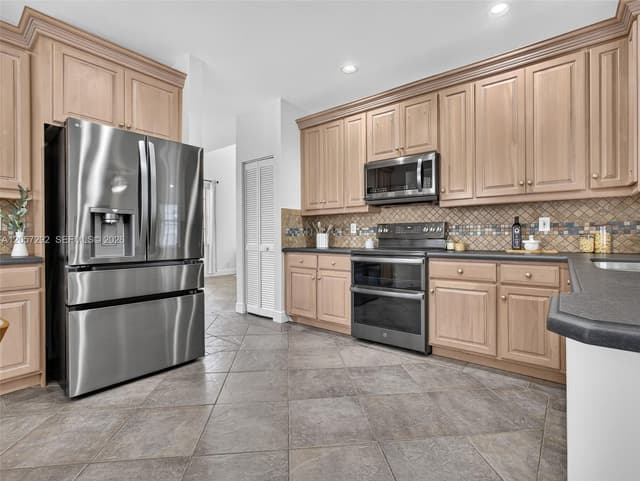 1012 Cedar Falls Dr, Weston FL 33327 - Weston, FL - Photo 2