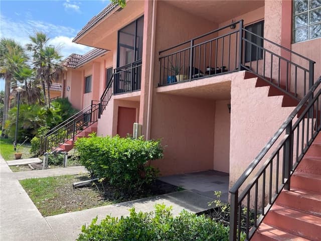 235 LAKEVIEW Drive # 102, Weston FL 33326 - Weston, FL - Photo 2