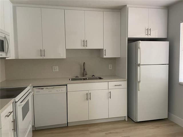 235 LAKEVIEW Drive # 102, Weston FL 33326 - Weston, FL - Photo 6