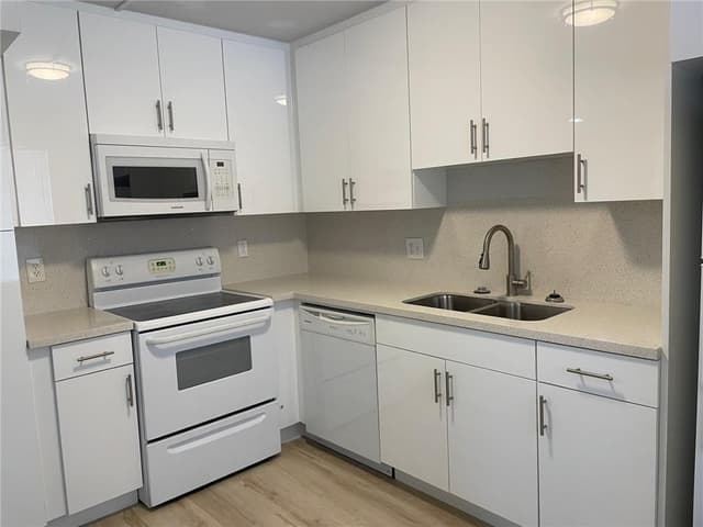 235 LAKEVIEW Drive # 102, Weston FL 33326 - Weston, FL - Photo 5