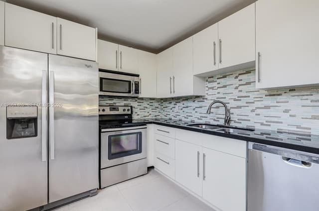 9471 Evergreen Pl # 104, Davie FL 33324 - Davie, FL - Photo 4
