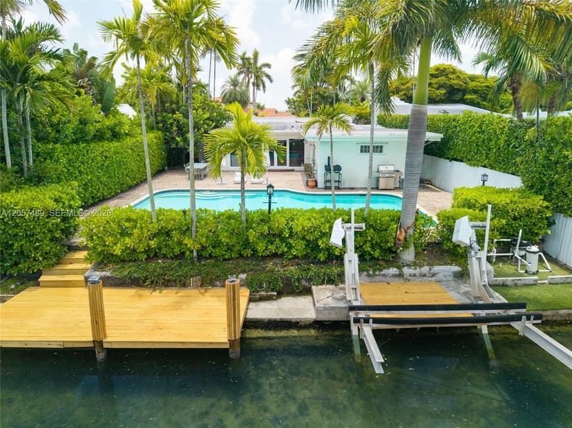 1777 Daytonia Rd, Miami Beach FL 33141