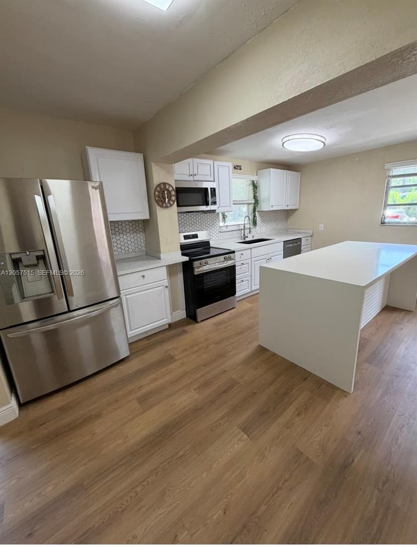 734 SW 8th St, Dania Beach FL 33004