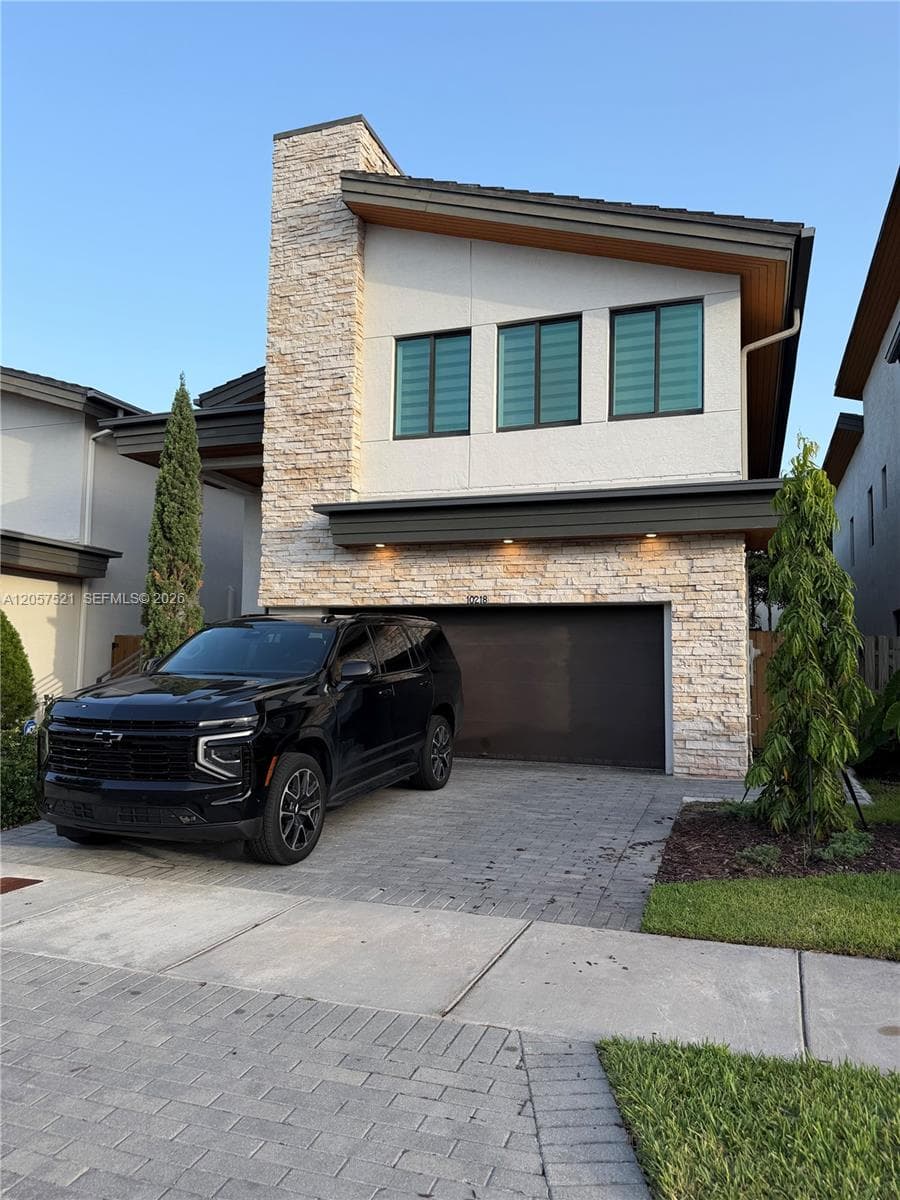 10218 NW 76th Ter, Doral FL 33178