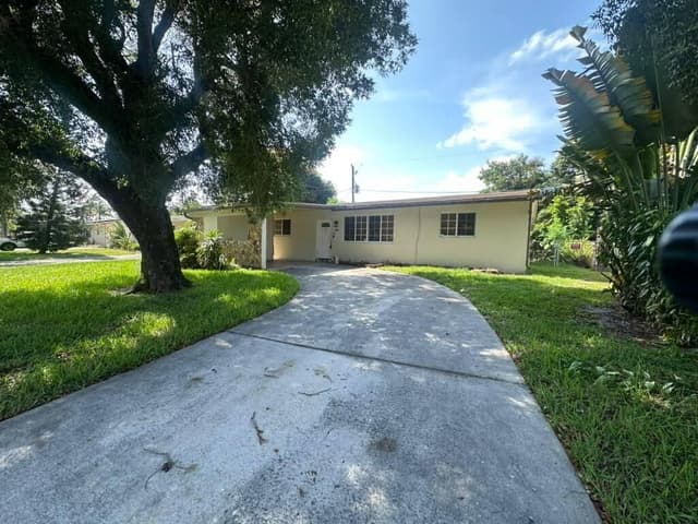 7231 Freedom Street, Hollywood FL 33024 - Hollywood, FL - Photo 2