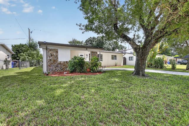 7231 Freedom Street, Hollywood FL 33024 - Hollywood, FL - Photo 3