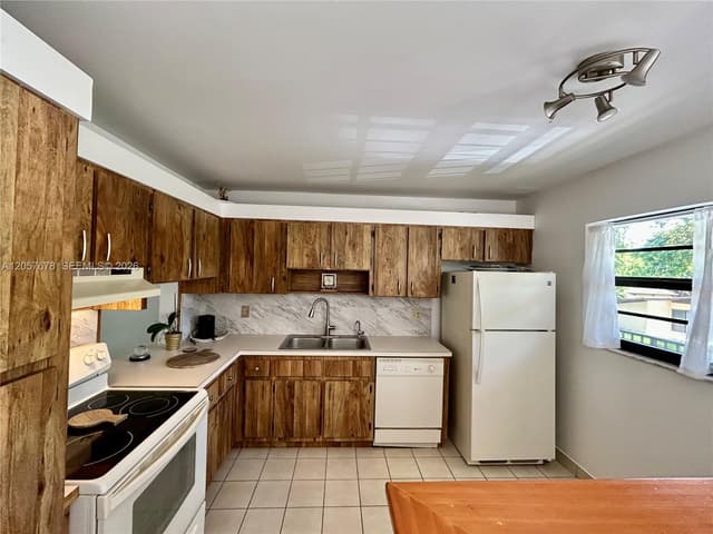 200 Gate Rd # 202, Hollywood FL 33024 - Hollywood, FL - Photo 6