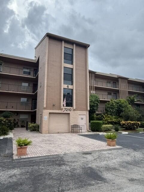7210 Lake Cir Drive # 401, Margate FL 33063 - Margate, FL - Photo 1
