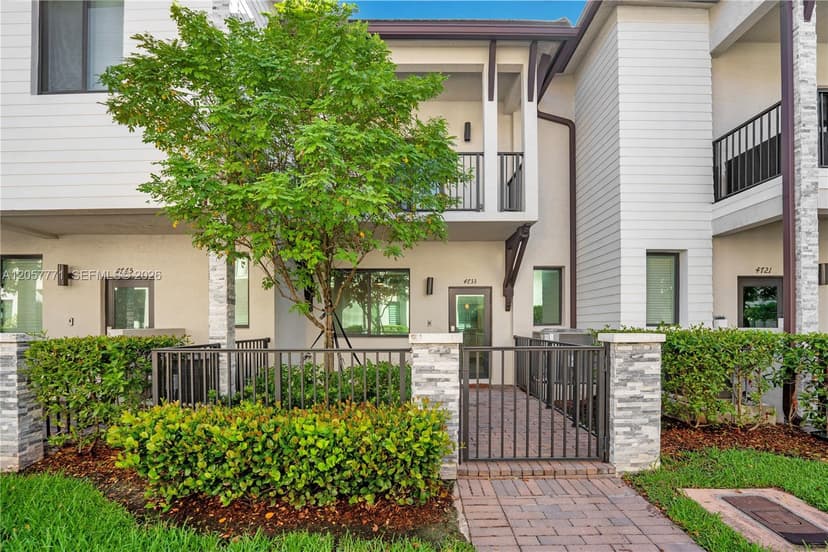 4733 NW 83rd Pkwy, Doral FL 33166