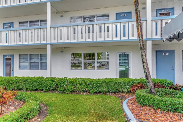 1072 Yarmouth Drive, Boca Raton FL 33434 - Boca Raton, FL - Photo 5