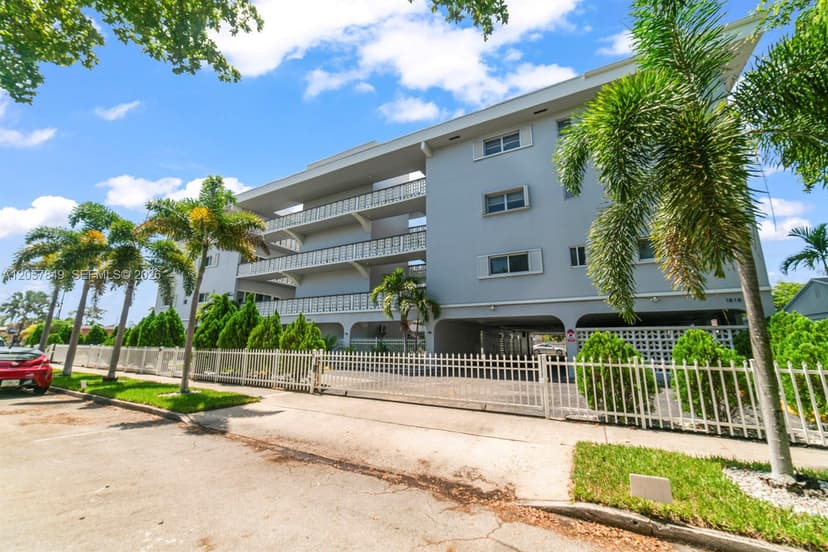 1818 Rodman St # 4A, Hollywood FL 33020