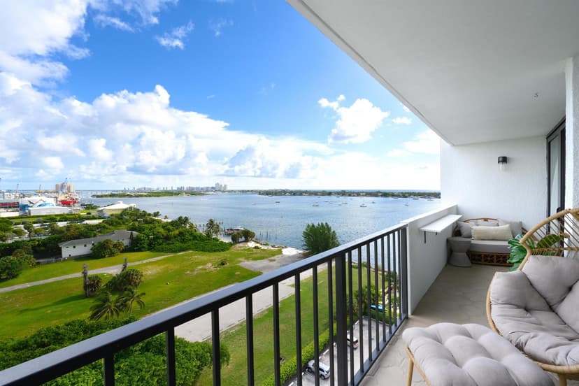 5600 N Flagler Drive # 1207, West Palm Beach FL 33407