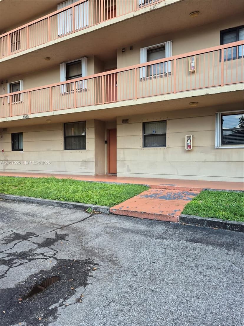 10253 NW 9th St Cir # 6, Miami FL 33172