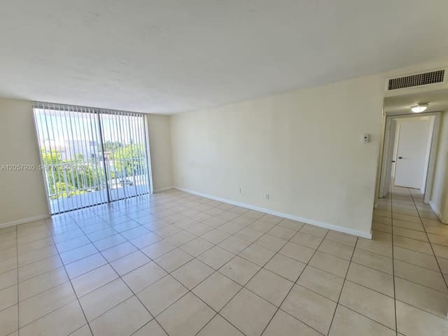 496 NW 165th St Rd # 409, Miami FL 33169 - Miami, FL - Photo 2