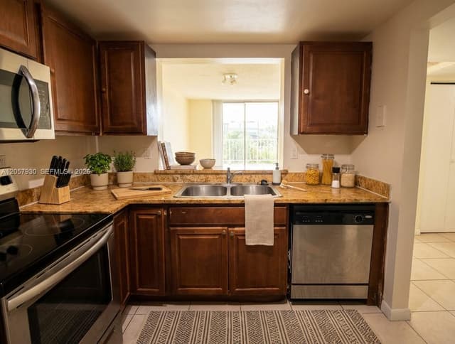 496 NW 165th St Rd # 409, Miami FL 33169 - Miami, FL - Photo 7