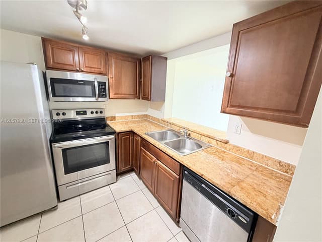 496 NW 165th St Rd # 409, Miami FL 33169 - Miami, FL - Photo 5