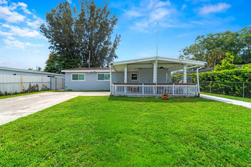 735 Hibiscus Drive, Royal Palm Beach FL 33411