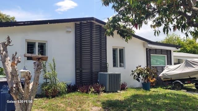 701 SW 4th Ct, Hallandale Beach FL 33009 - Hallandale Beach, FL - Photo 3