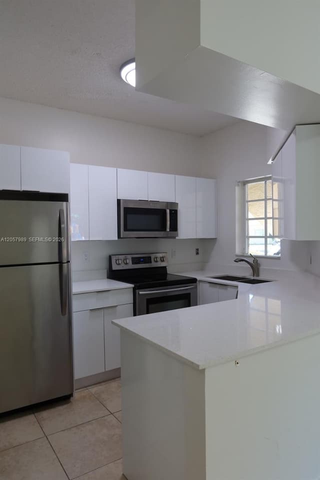 18340 NW 68th Ave # A, Hialeah FL 33015 - Hialeah, FL - Photo 2