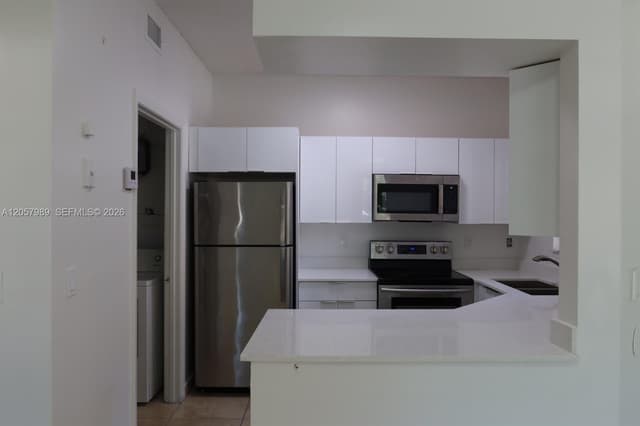 18340 NW 68th Ave # A, Hialeah FL 33015 - Hialeah, FL - Photo 3