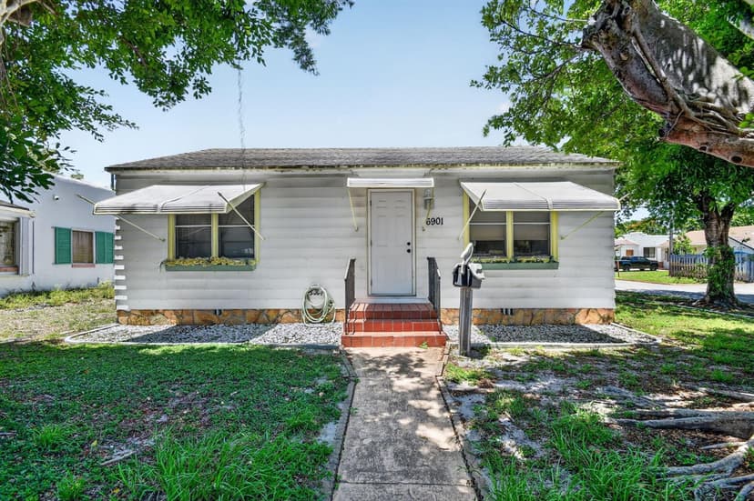 6901 Garden Avenue, West Palm Beach FL 33405