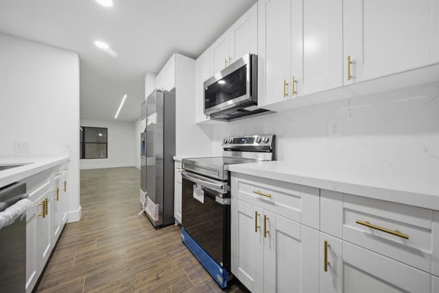 1391 E GOLFVIEW Drive # 1391, Pembroke Pines FL 33026 - Pembroke Pines, FL - Photo 6