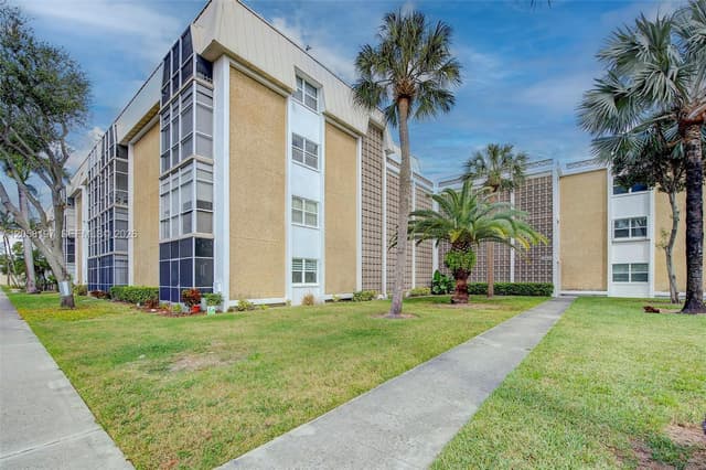 3020 NE 16th Ave # 306, Oakland Park FL 33334 - Oakland Park, FL - Photo 2