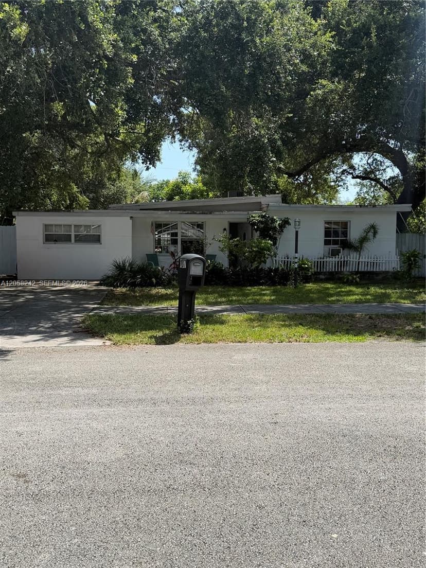 107 Edmund Rd, West Park FL 33023