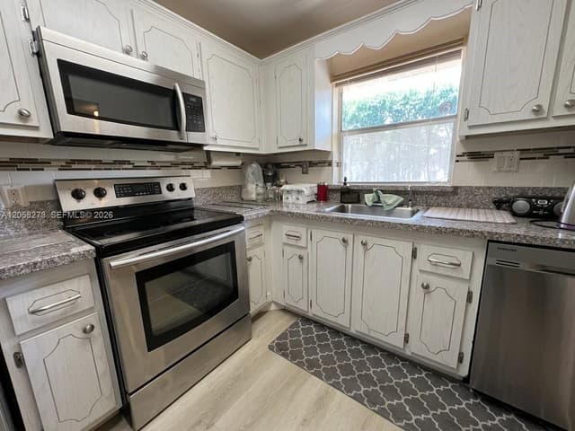 9801 Sunrise Lakes Blvd # 203, Sunrise FL 33322 - Sunrise, FL - Photo 4