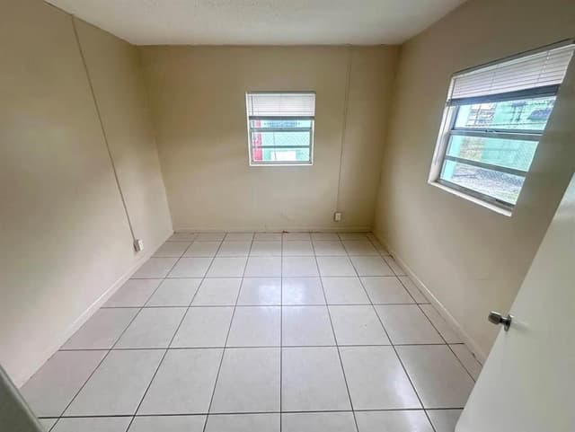 633 NW 15TH Terrace, Fort Lauderdale FL 33311 - Fort Lauderdale, FL - Photo 4
