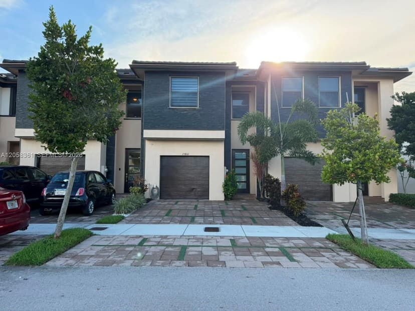 15816 NW 91st Ave, Miami Lakes FL 33018