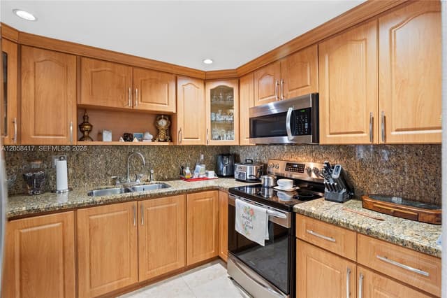 6215 W 20th Ave # 402, Hialeah FL 33012 - Hialeah, FL - Photo 6