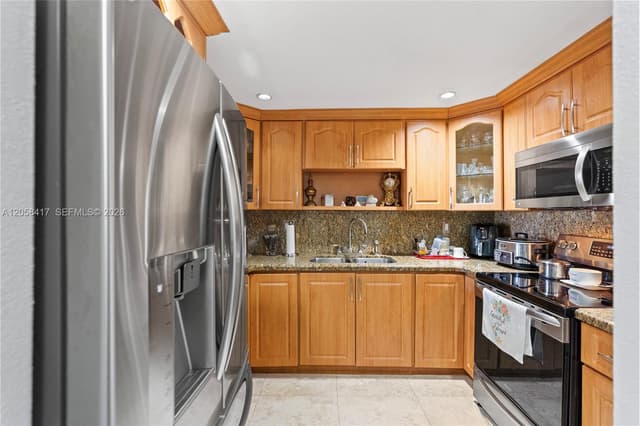 6215 W 20th Ave # 402, Hialeah FL 33012 - Hialeah, FL - Photo 5