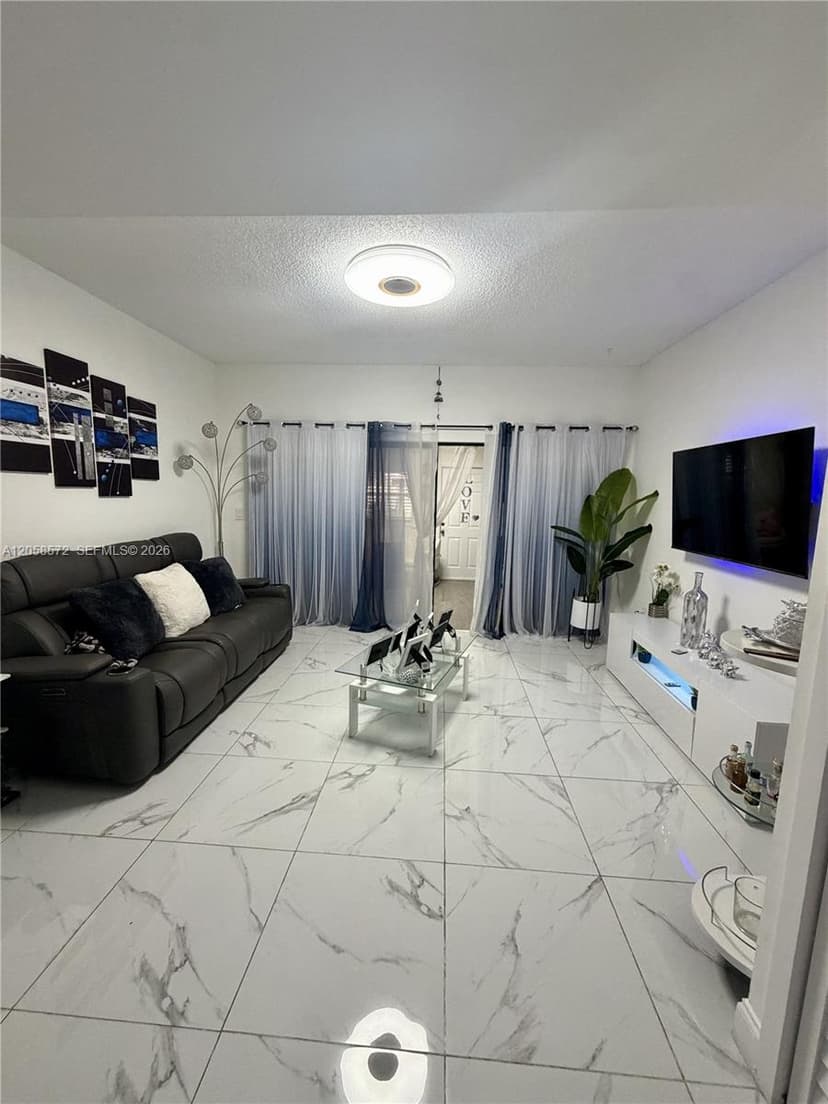 270 NW 71st Ave # 4, Miami FL 33126