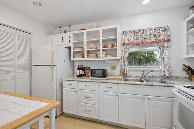 473 Lake Frances Drive, West Palm Beach FL 33411 - West Palm Beach, FL - Photo 6