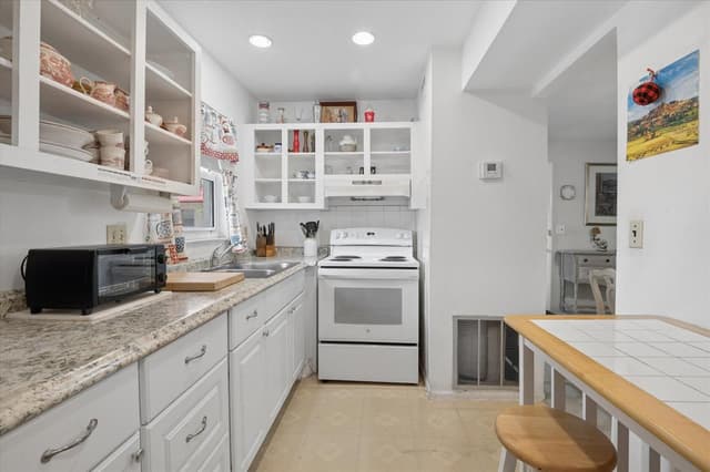 473 Lake Frances Drive, West Palm Beach FL 33411 - West Palm Beach, FL - Photo 7