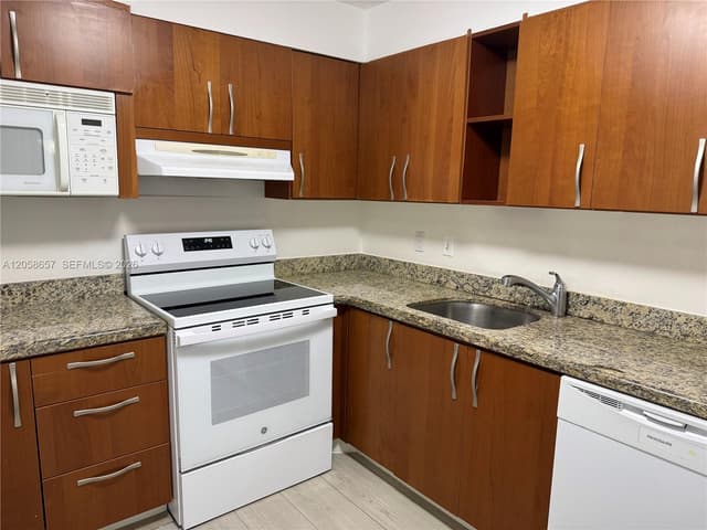 400 Kings Point Dr # 311, Sunny Isles Beach FL 33160 - Sunny Isles Beach, FL - Photo 4