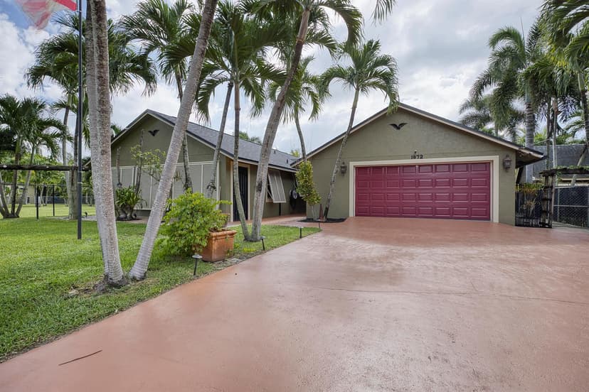 1672 ERIE Terrace, Palm Springs FL 33406