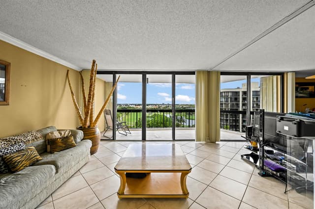 2425 PRESIDENTIAL Way # 1006, West Palm Beach FL 33401 - West Palm Beach, FL - Photo 2