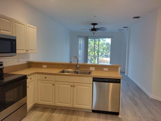 1960 Freeport Ln # 1960, Riviera Beach FL 33404 - Riviera Beach, FL - Photo 2