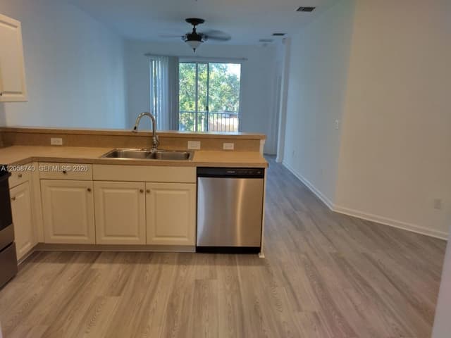 1960 Freeport Ln # 1960, Riviera Beach FL 33404 - Riviera Beach, FL - Photo 5