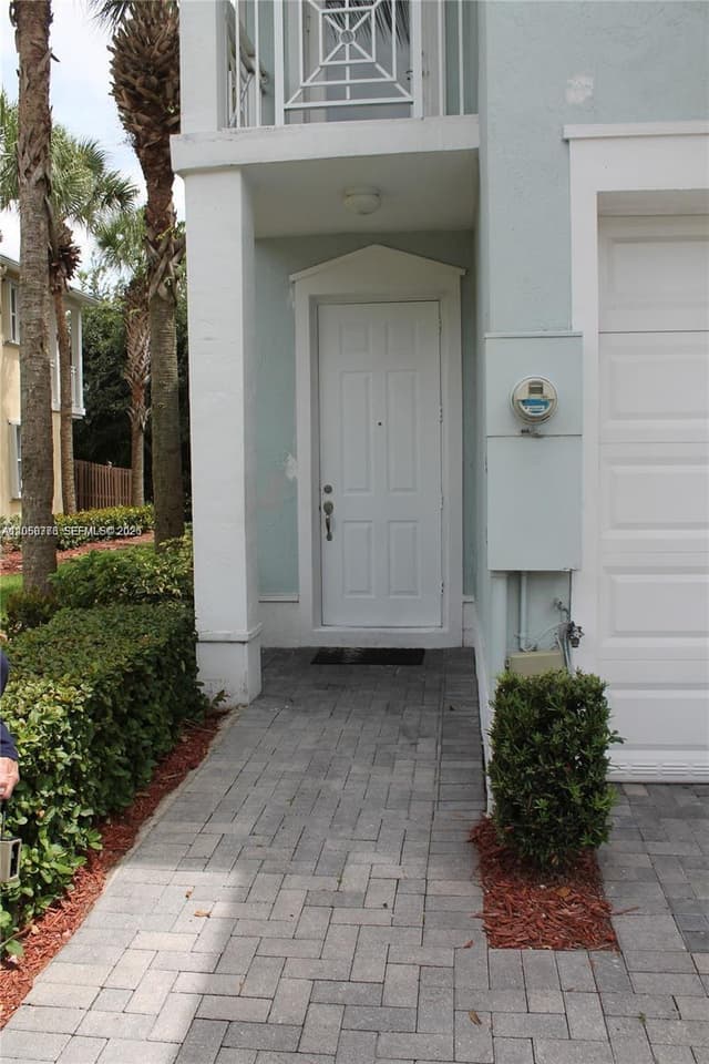 10770 NW 74th Ln, Doral FL 33178 - Doral, FL - Photo 2